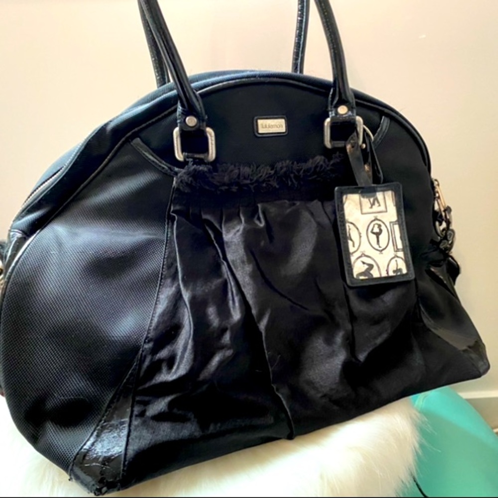 Lululemon 🌸  Duffel Bag / gym bag / Laptop bag / vacation carry-on, etc …